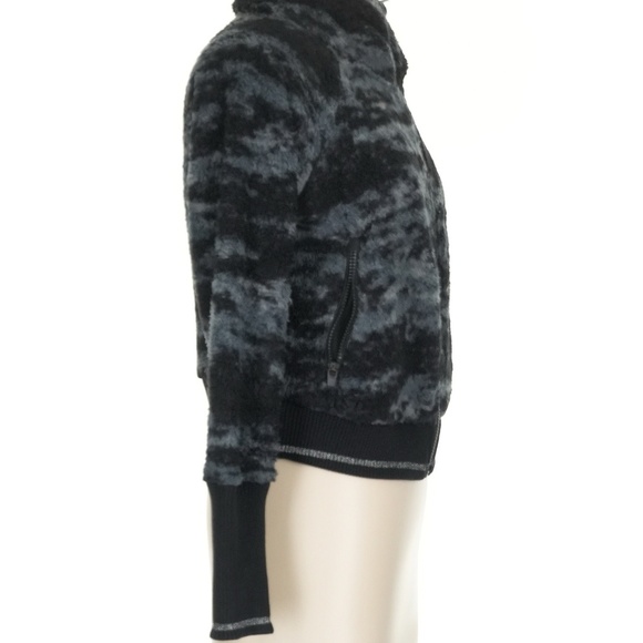 Athleta Tugga Sherpa Jacket Fog Camo  Size Medium - Picture 6 of 10